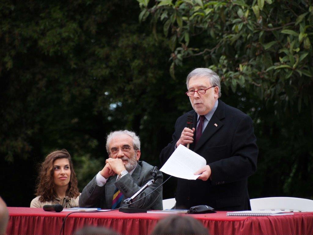NELLA SPLENDIDA TENUTA SANT'AMICO DI MORRO D'ALBA IL CONSOLE PRESENTA IL LIBRO DI CARLO VERNELLI