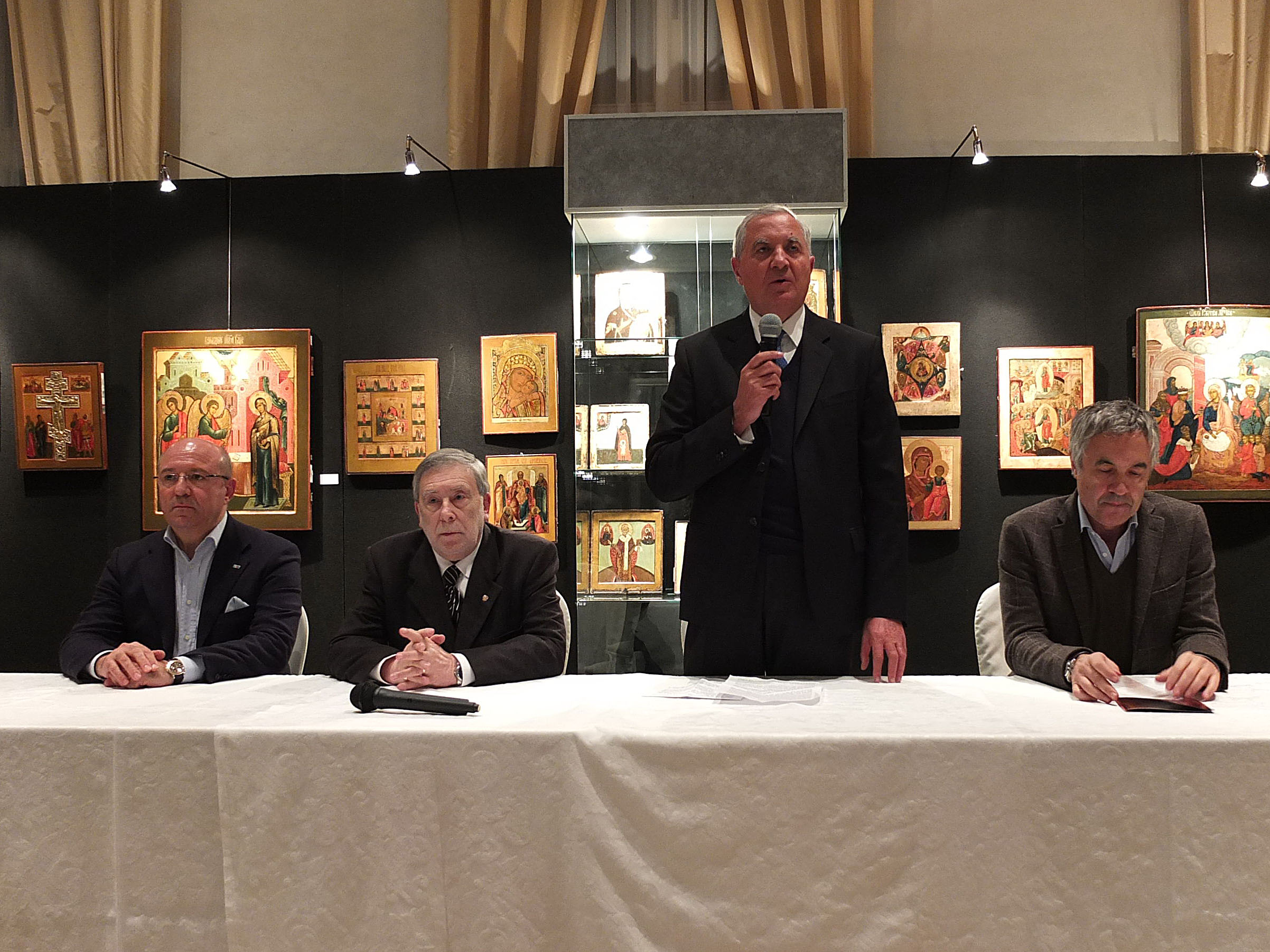 IL CONSOLE DI ANCONA PRESENZIA ALLA MOSTRA DI ICONE PRESSO VILLA MOROSINI A POLESELLA (ROVIGO)