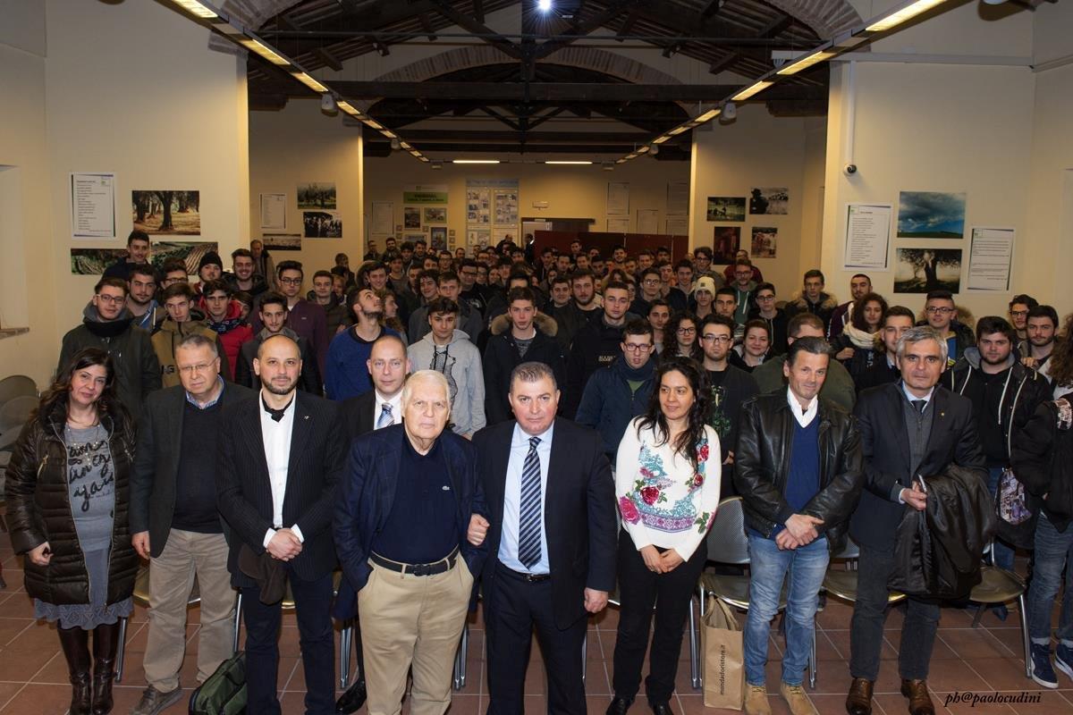 IL CONSOLE ONORARIO AVVOCATO MARCO GINESI PRESENTE A MACERATA AD “ORGANIZZARE IL CORAGGIO”