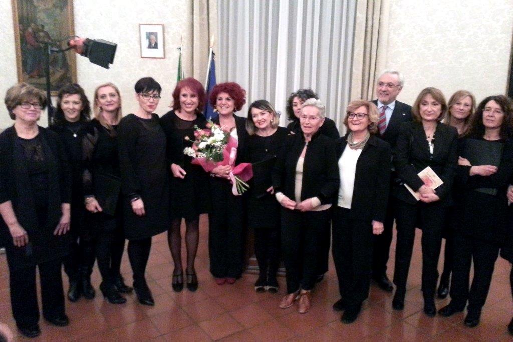 LA PRESENZA DEL CONSOLATO DI ANCONA ALLA PREFETTURA DI ANCONA CONTRO LA VIOLENZA ALLE DONNE.
