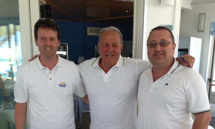 Il vice allenatore della Nazionale di calcio della Federazione Russa in vacanze nelle Marche.