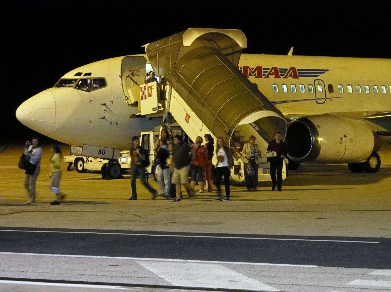 FINALMENTE UN AEREO RUSSO ATTERRA ALL'AEROPORTO DI ANCONA