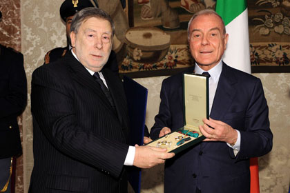 Roma, Palazzo Chigi, Gianni Letta consegna l'onoreficenza al console Ginesi